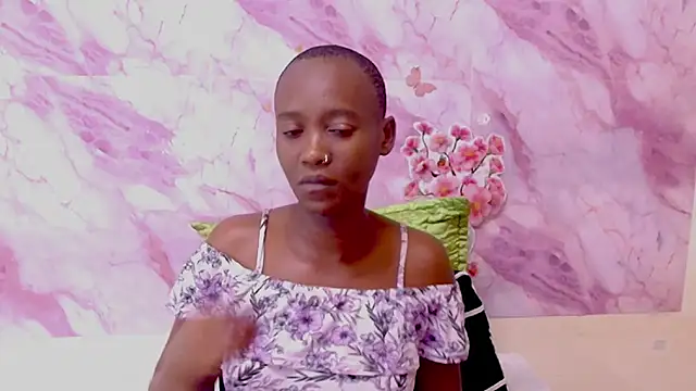 EbonyOlive69 – Naživo XXX chat