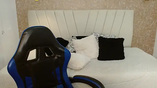 POCAHONTAS--- Live XXX-chat