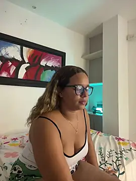 Kira_Spiicy live XXX chat