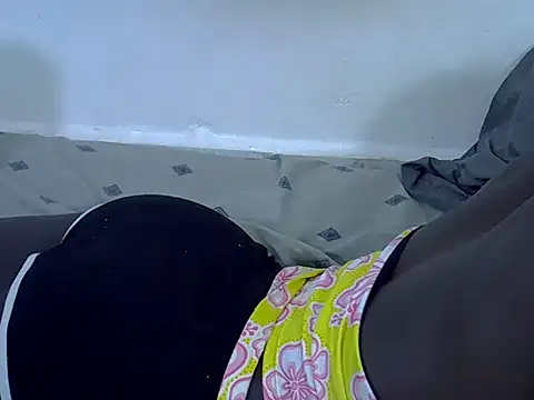 Petite_lily2 élő XXX-chatje