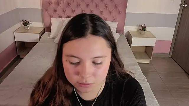 Czat XXX na żywo – little_emma0