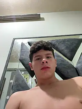 Andy12912 Show in webcam