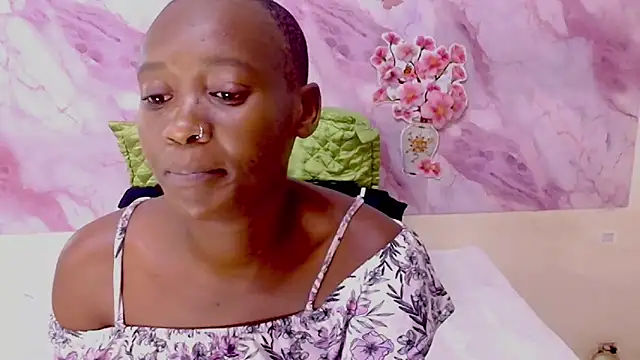 EbonyOlive69 Adlı Modelin Canlı XXX Sohbeti