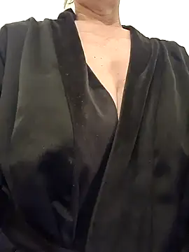 lucamila2903のライブXXXチャット