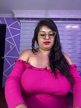 Chatroom XXX en direct de MiiaaJoness