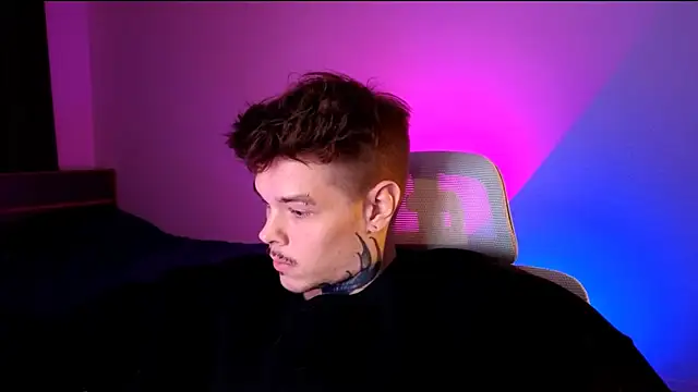 DENIS_HERE Adlı Modelin Canlı XXX Sohbeti