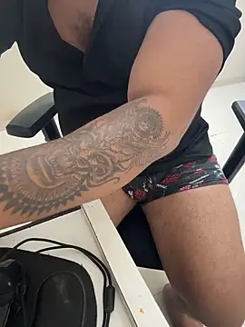 Chat XXX en directo de FlirtyxBoy