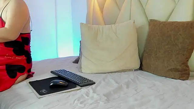 Chat +18 de angelswets ao vivo