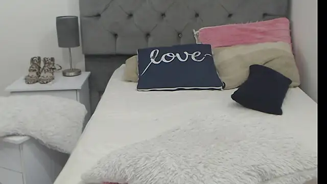 kirajohnson's Live XXX Chat