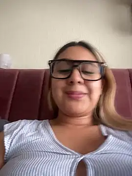 Miabonnett_ Adlı Modelin Canlı XXX Sohbeti