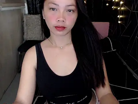 Elodie_Seraphina Adlı Modelin Canlı XXX Sohbeti