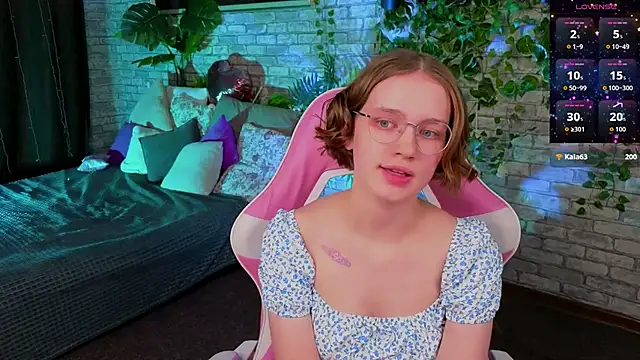 Mia_Mooore Adlı Modelin Canlı XXX Sohbeti