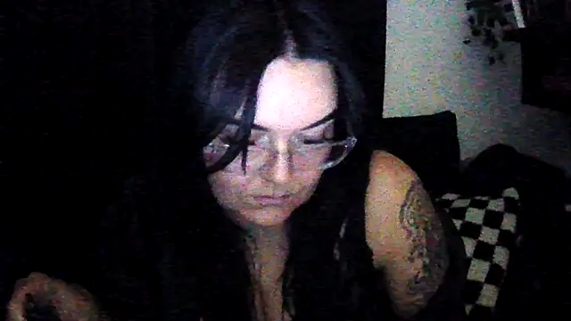 Show modela Miss_CurvesXXX na web-kameri