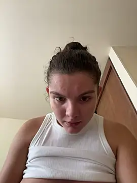 Eva_stark10 Adlı Modelin Canlı XXX Sohbeti