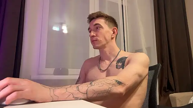 strangerkinxx Show in webcam