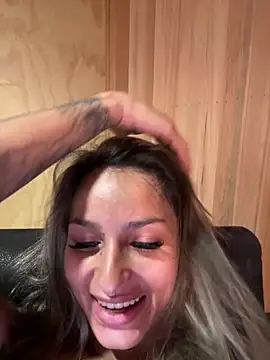 AliceStone19 Adlı Modelin Canlı XXX Sohbeti