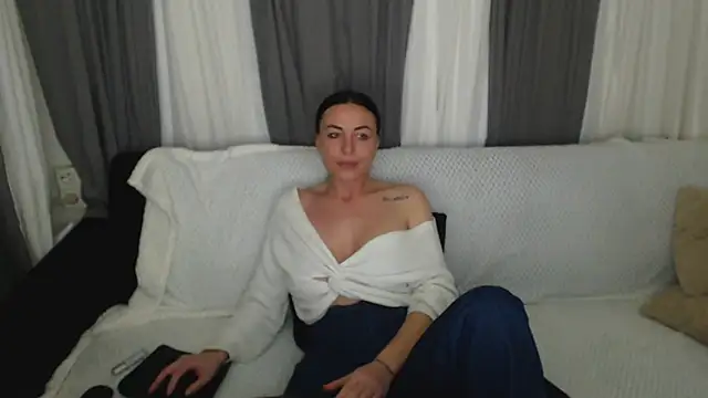 CloveLove live XXX chat