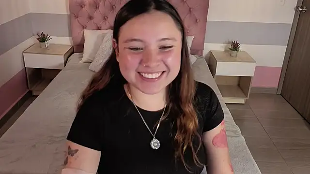 دردشة little_emma0 الجنسية المباشرة