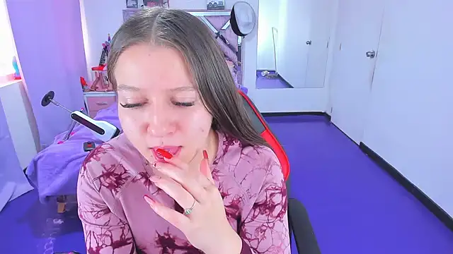 Chat +18 de Luna_Analya ao vivo