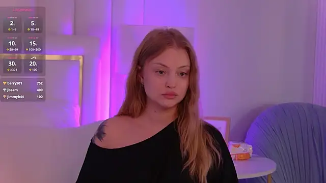 MollyHilton élő XXX-chatje