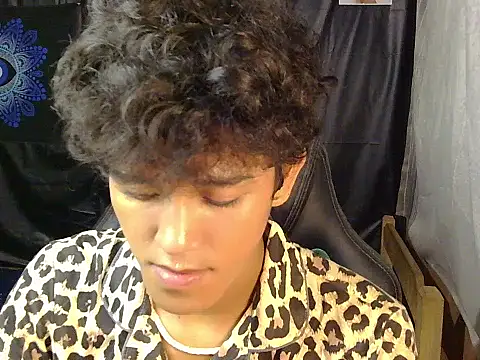 hugekenbigcock Pertunjukan Webcam