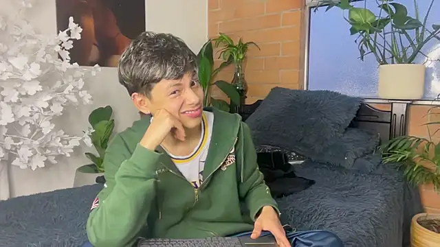 Chat +18 de Andy_Belier23 ao vivo