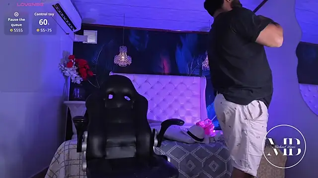 Chat XXX en directo de MichaelBear_