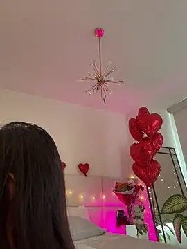 Chat XXX en directo de Tiny_lilith