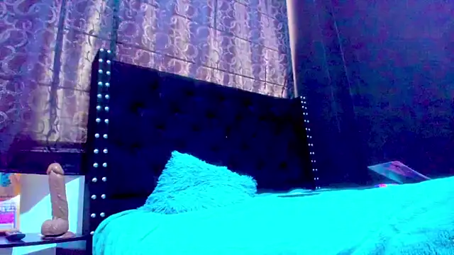 amareto_queen Adlı Modelin Canlı XXX Sohbeti