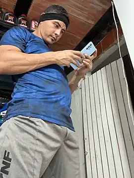 Paul22cm- 即時 XXX 聊天