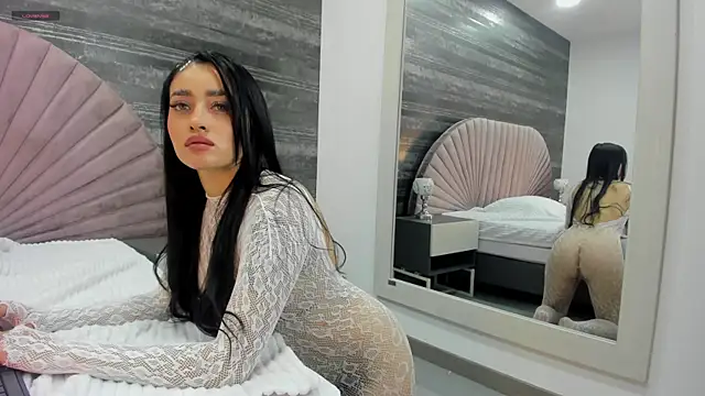 LauraBellinni Chat XXX live