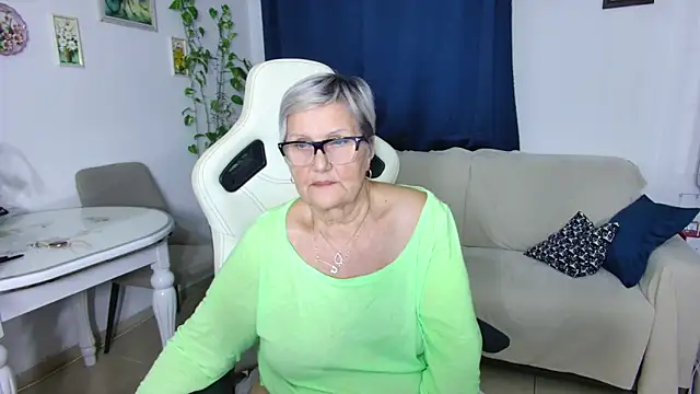 Selenna57 即時 XXX 聊天