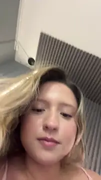 Živý XXX chat MiaPetit_