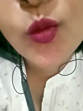 Chat +18 de Queen_Kushi4 ao vivo