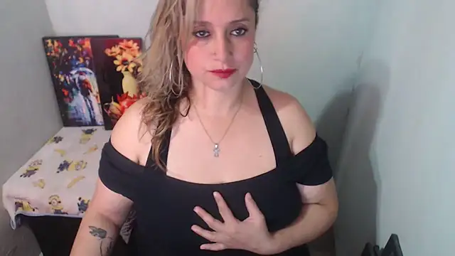 Brenda_bigtitisのライブXXXチャット