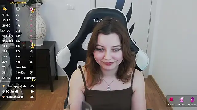 pretty_little_thing 라이브 XXX 채  팅