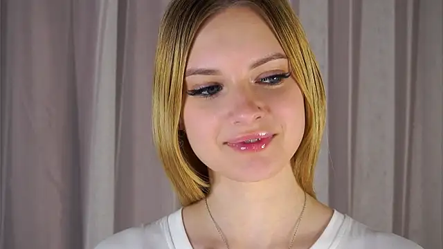 TinaMonaldi: вебкам-шоу