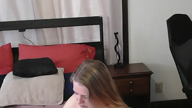 XXX chat uživo modela HollieBim