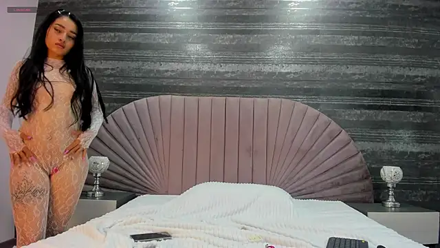 LauraBellinni's Live XXX Chat