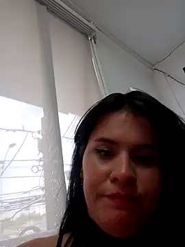 paris_laurens Show Webcam