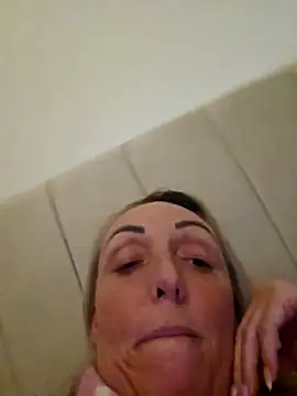 Živý XXX chat theblondecocklover