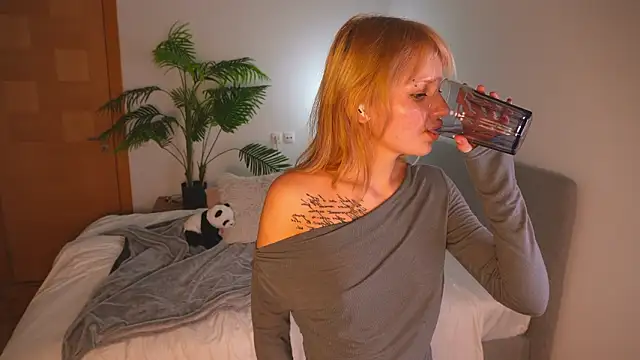 Show modela NaomiRosy na web-kameri