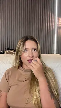 Czat XXX na żywo – MiaPetit_