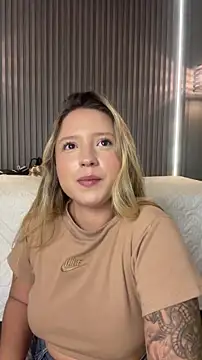 Živý XXX chat MiaPetit_