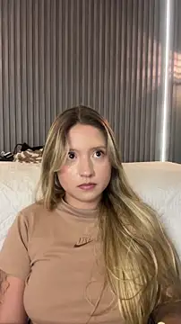 دردشة MiaPetit_ الجنسية المباشرة