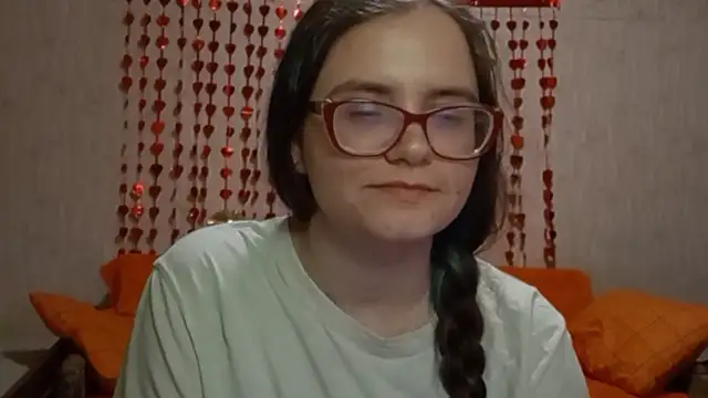 Miyabeee élő XXX-chatje