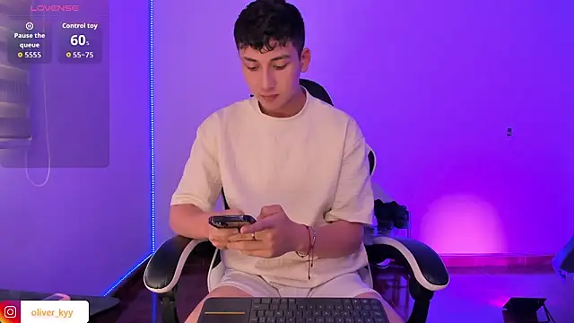 Chat XXX ao vivo de oliver_kyy