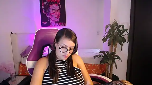 esmeraldaa230 라이브 XXX 채팅