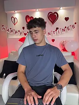 Chatroom XXX en direct de AdrianRinaldi