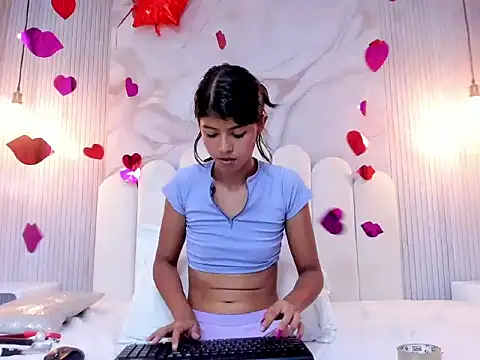 Chat +18 de arietta_skinny ao vivo